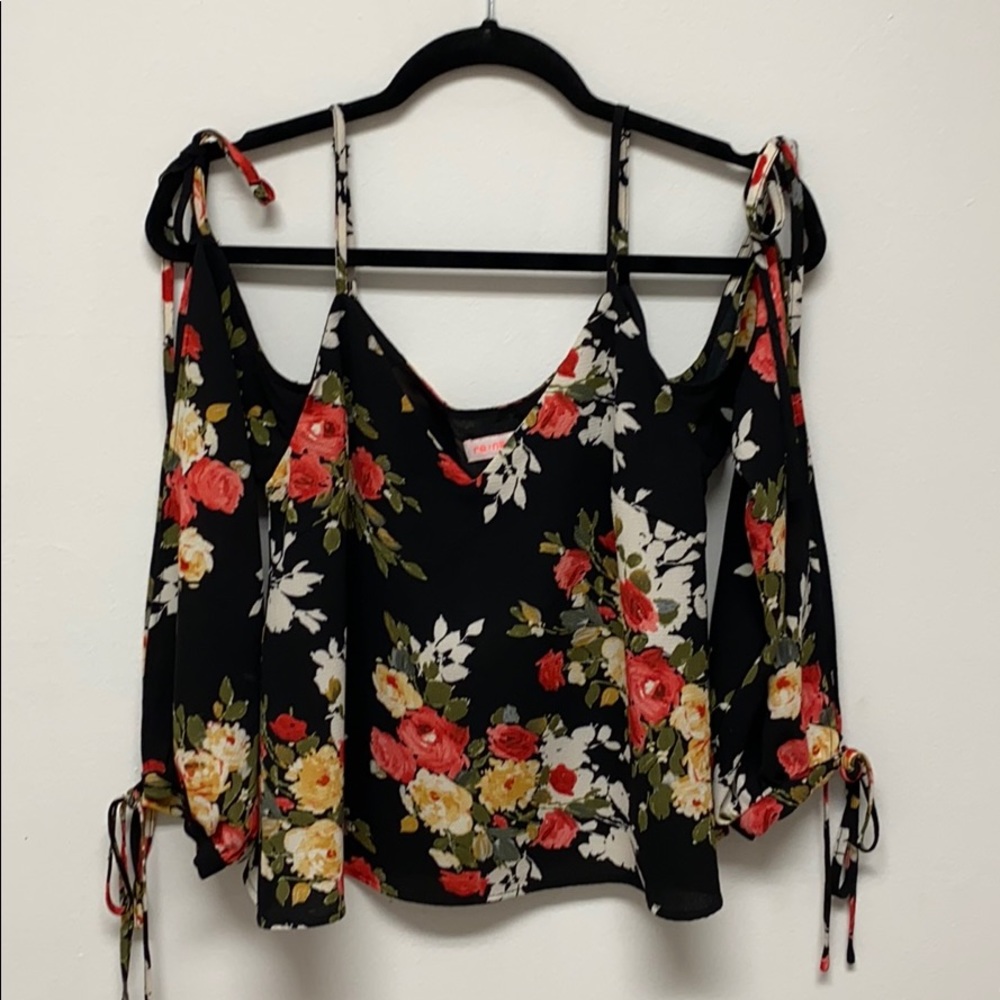 ReNamed. Long open sleeved floral top. S.